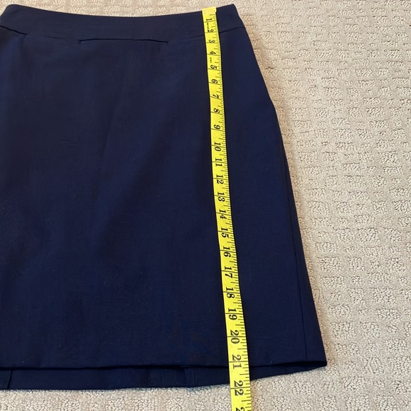 Banana 2P navy lined skirt with back kick pleat. - Picture 11 of 12